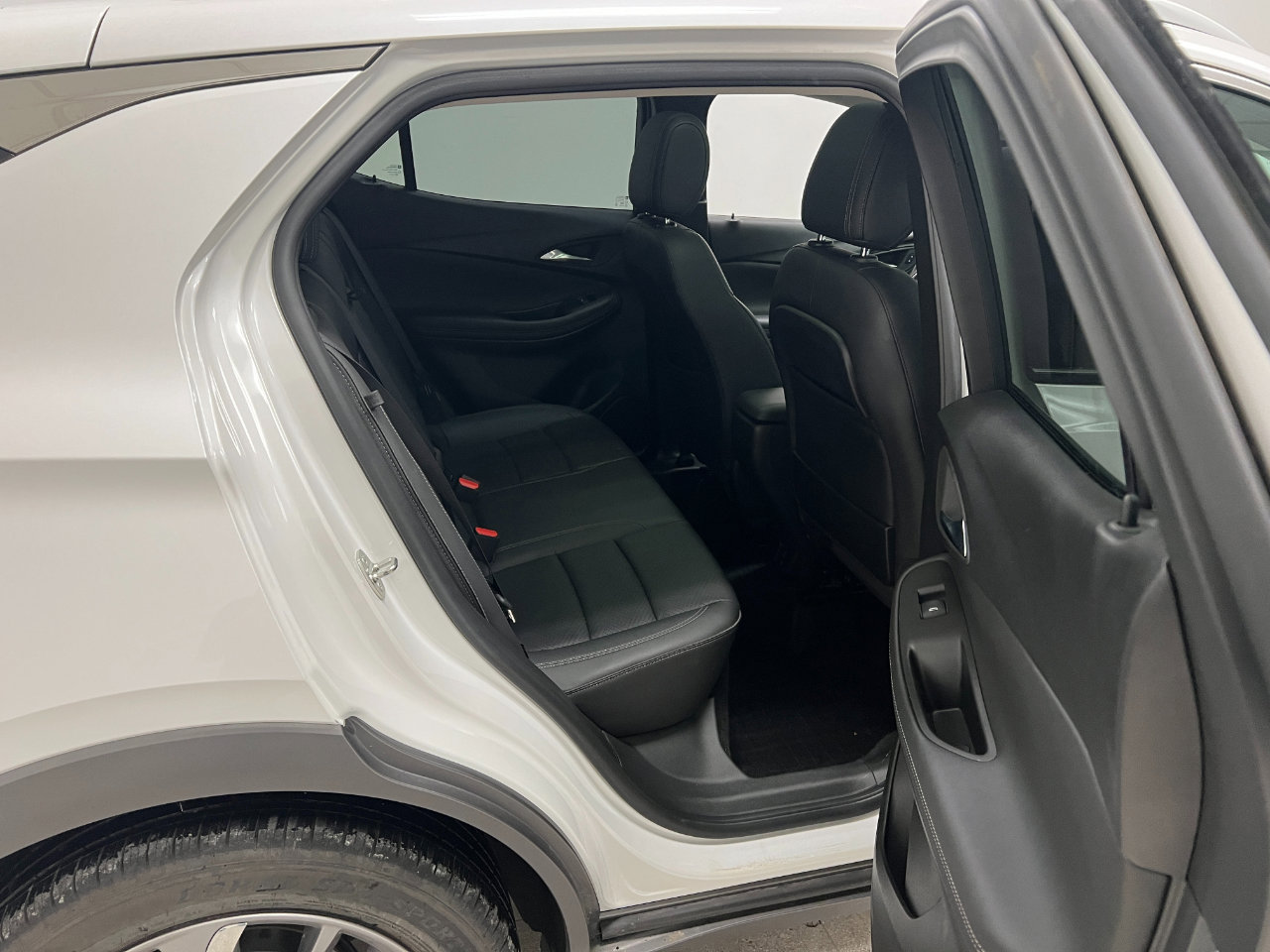 Used 2023 Buick Encore GX Essence w/ Experience Buick Package image 24