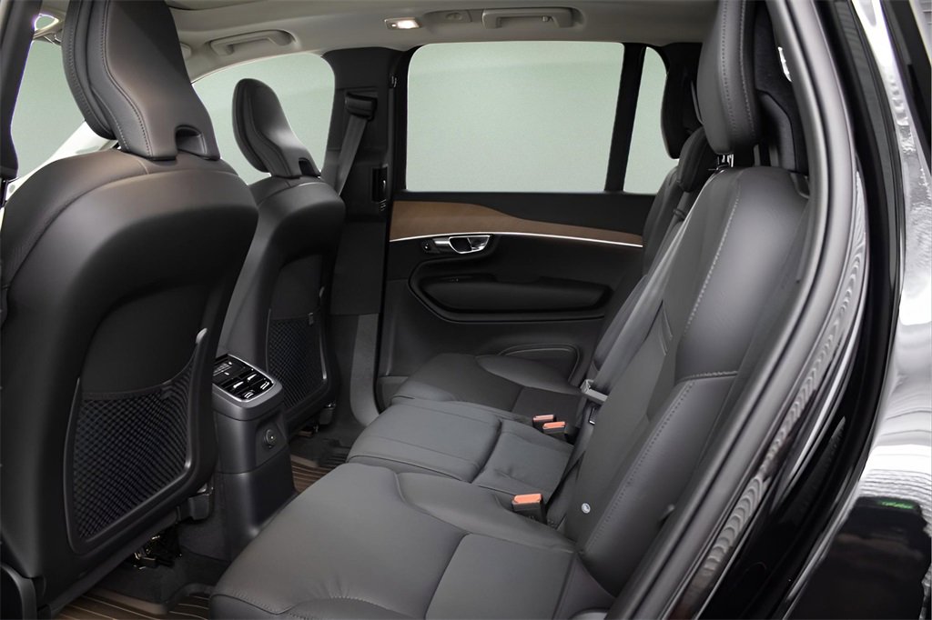 Certified 2025 Volvo XC90 T8 Plus w/ Protection Package Premier image 29