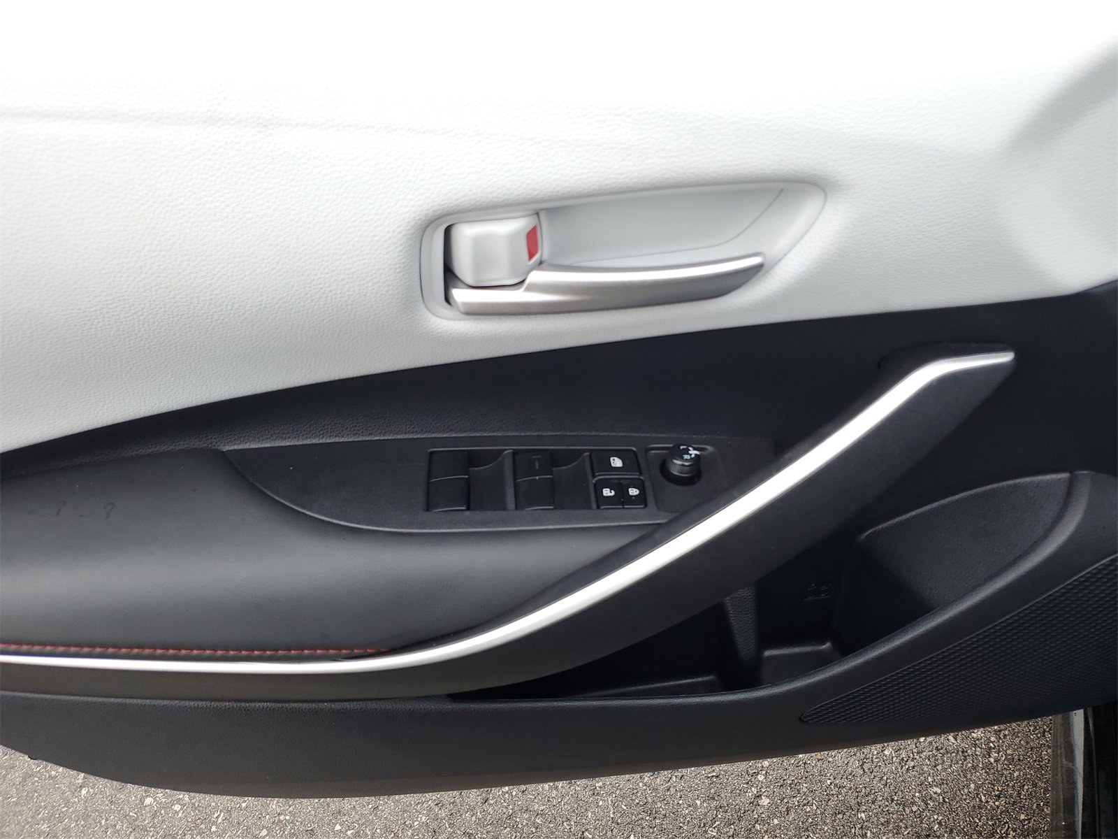 Used 2024 Toyota Corolla SE image 19