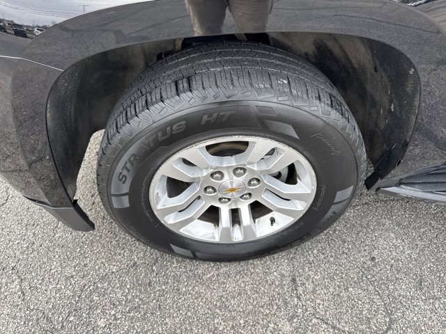 Used 2018 Chevrolet Suburban LT w/ Luxury Package image 4