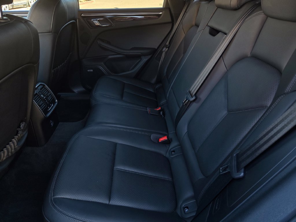 Used 2020 Porsche Macan AWD/4WD image 14