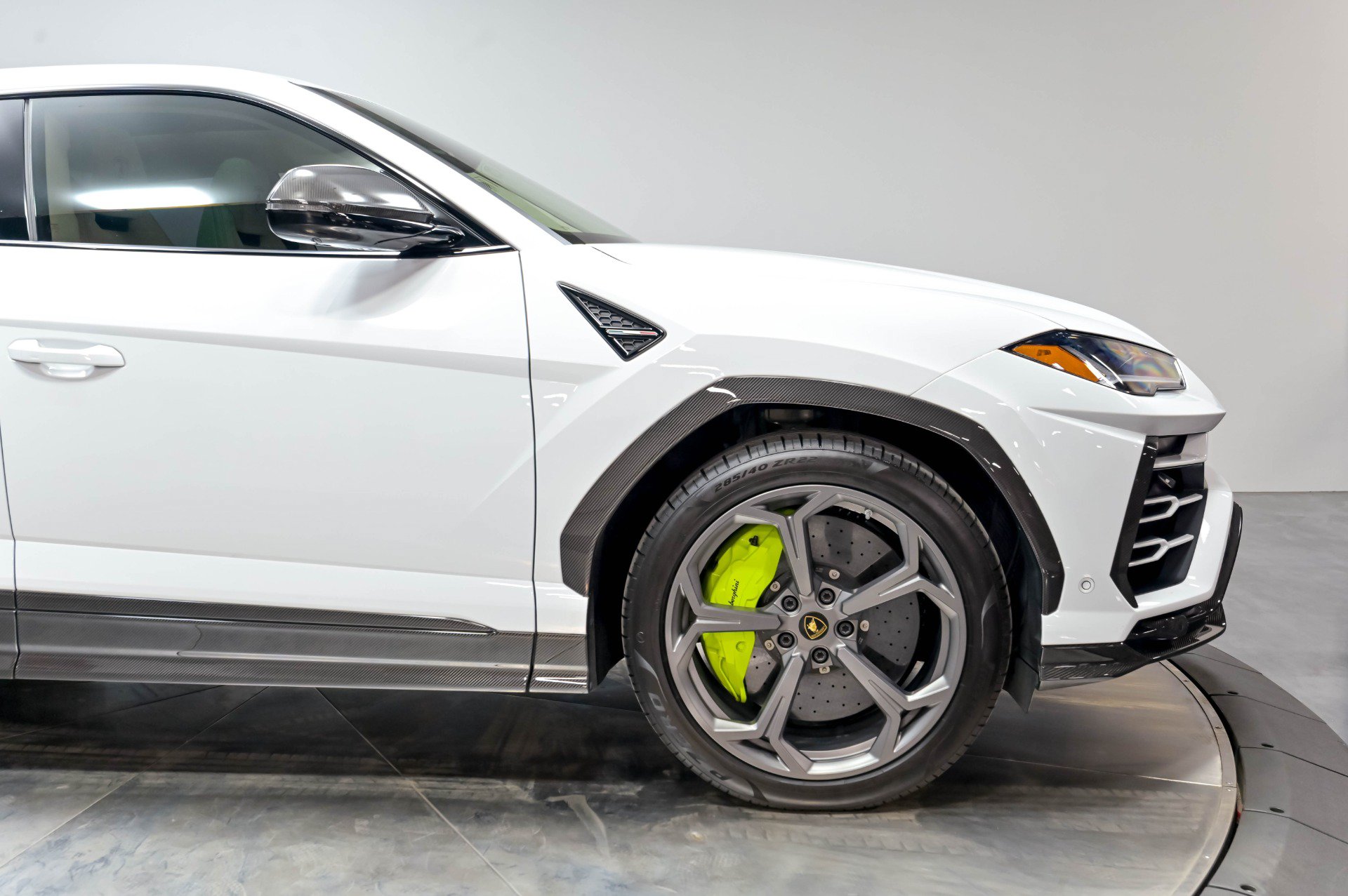 Used 2020 Lamborghini Urus AWD/4WD image 23