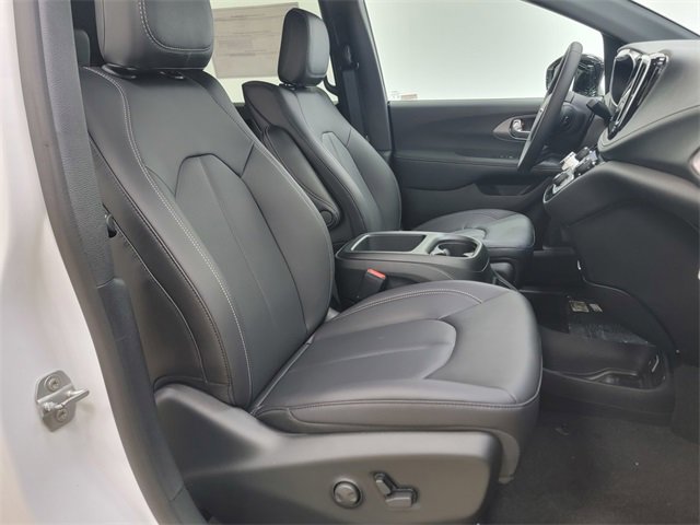 New 2026 Chrysler Pacifica Select image 21