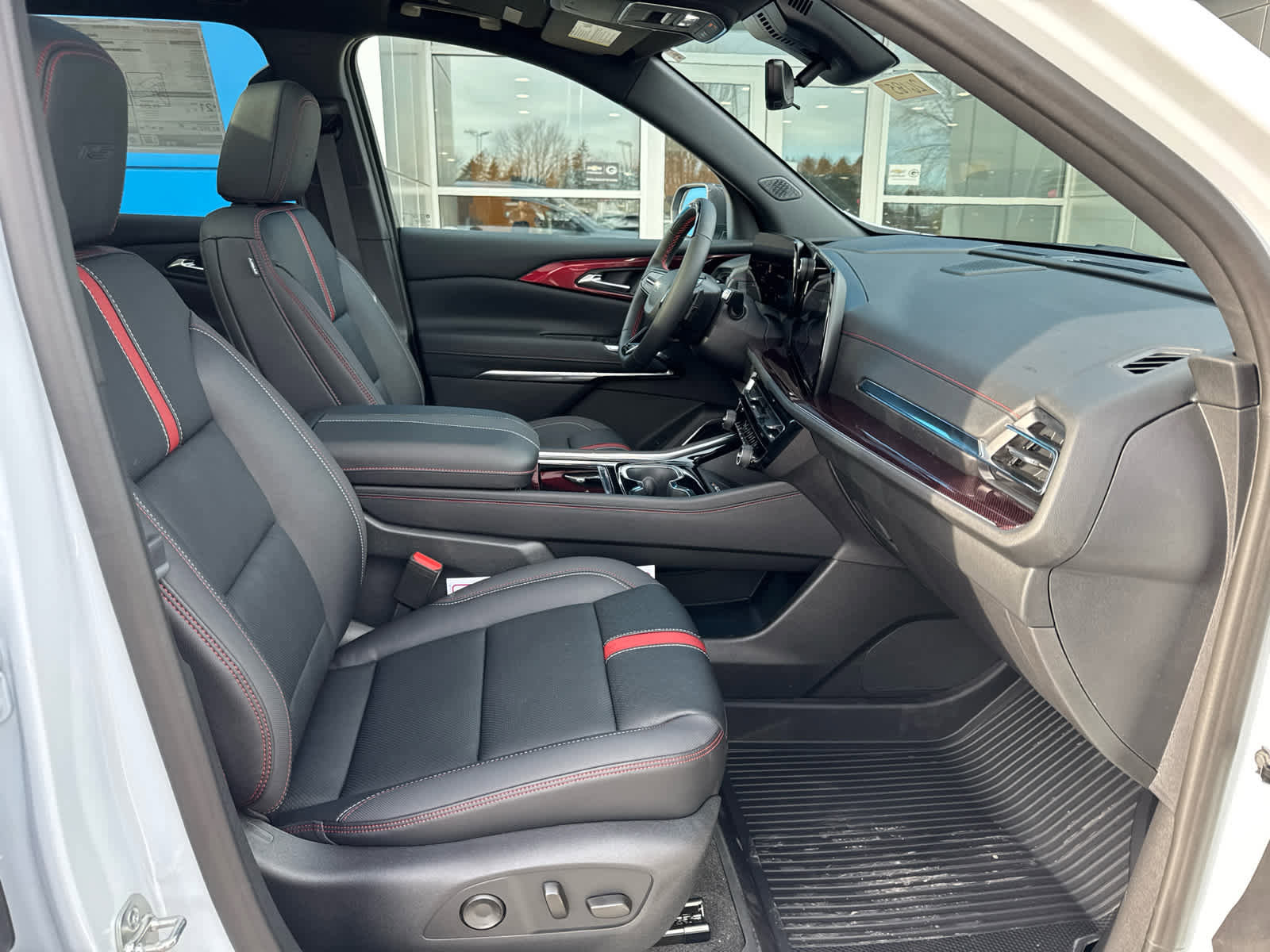 New 2026 Chevrolet Traverse RS w/ LPO, Floor Liner Package image 4