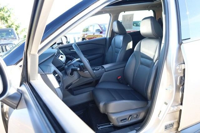 Certified 2025 Nissan Rogue SL w/ Tech Package AWD/4WD image 8