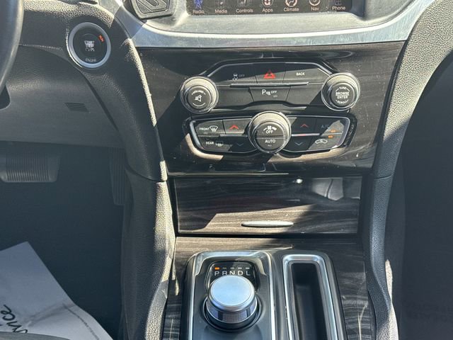 Used 2015 Chrysler 300 Limited w/ Driver Convenience Group RWD image 23