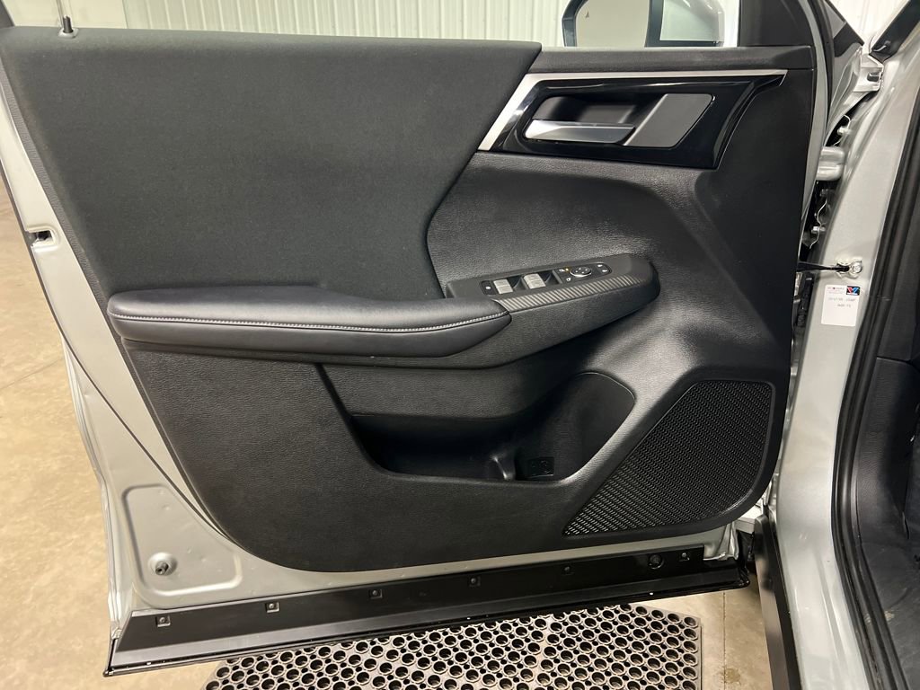 Used 2024 Mitsubishi Outlander ES image 14