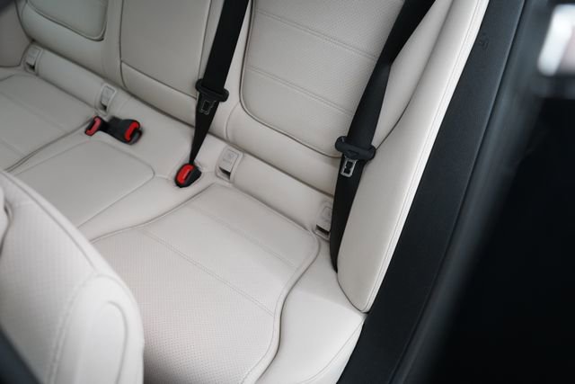 Used 2025 Mercedes-Benz C 300 4MATIC Sedan image 33