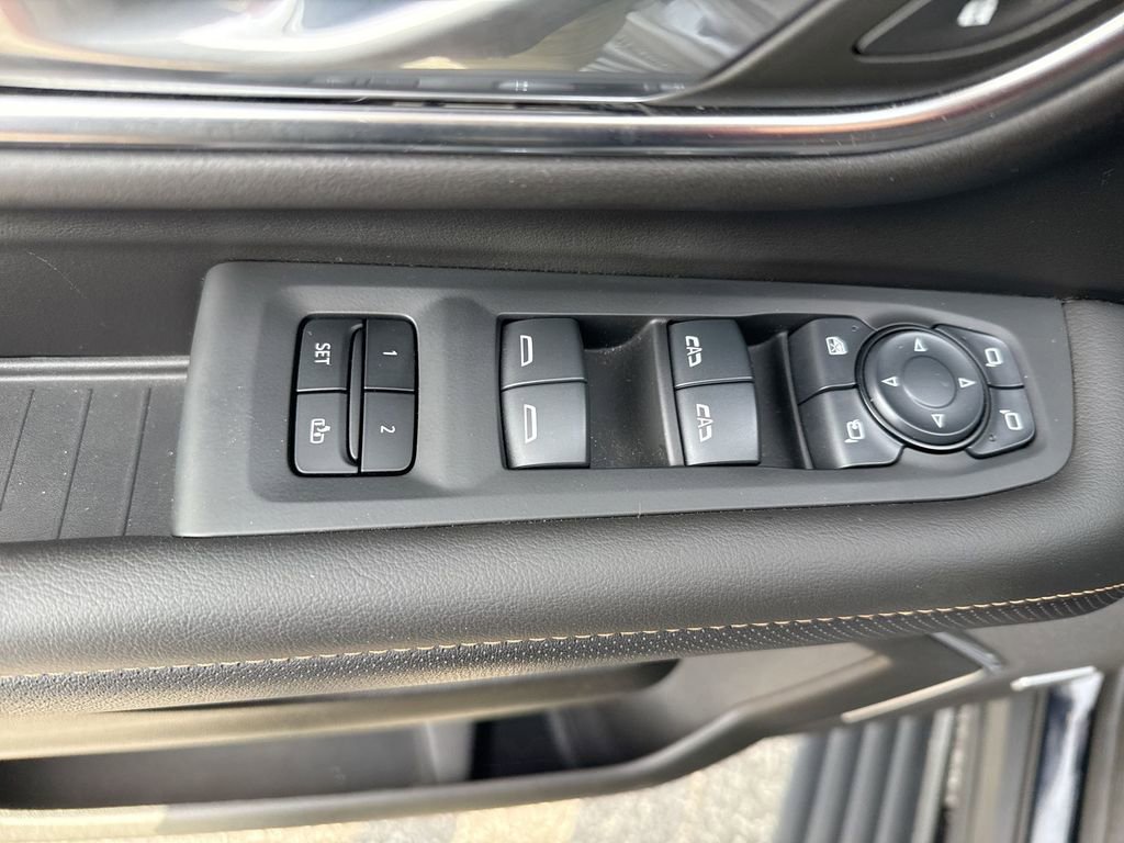 Used 2024 GMC Yukon XL AT4 w/ AT4 Premium Package image 22