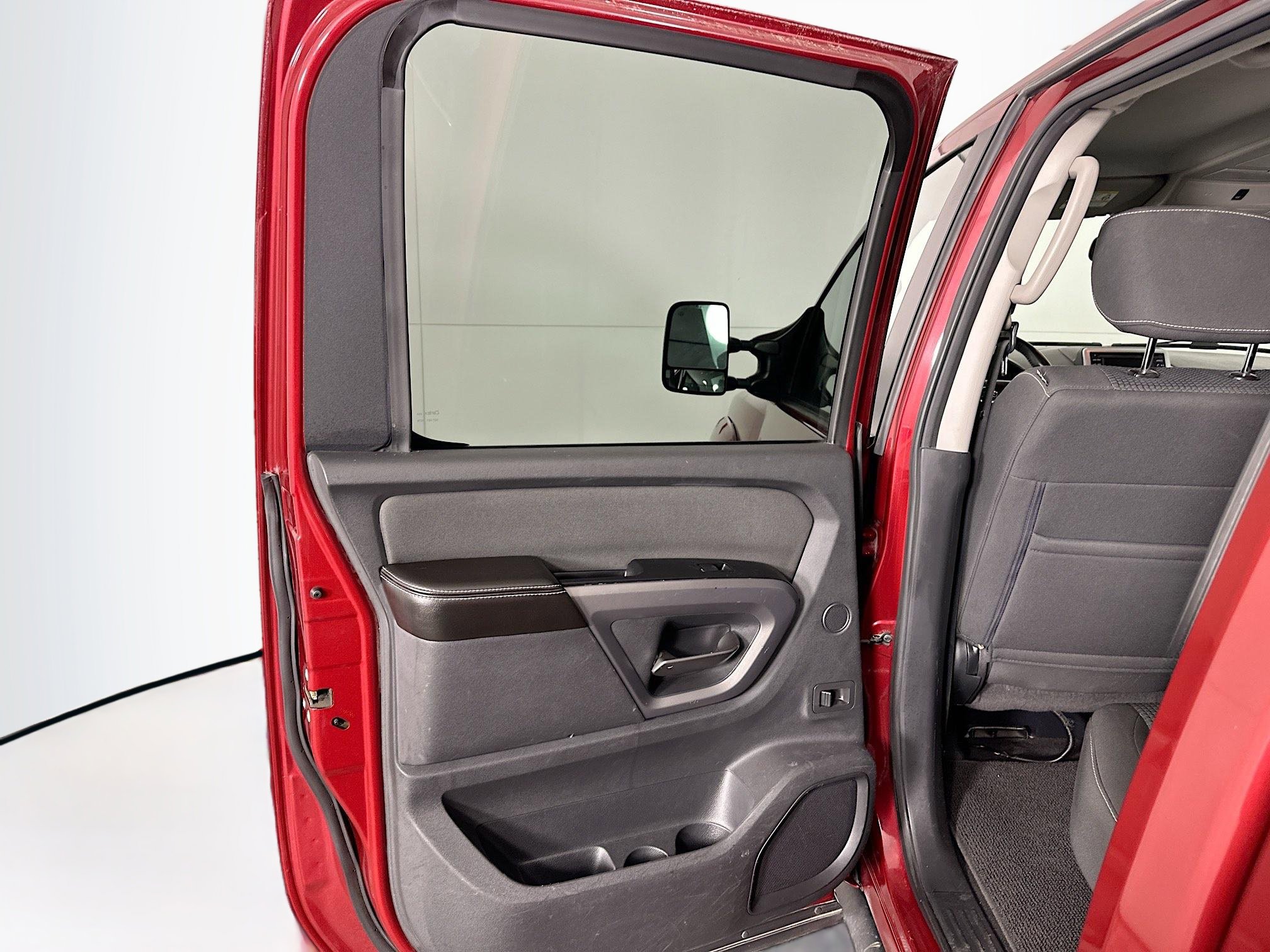 Used 2015 Nissan Titan PRO-4X image 24