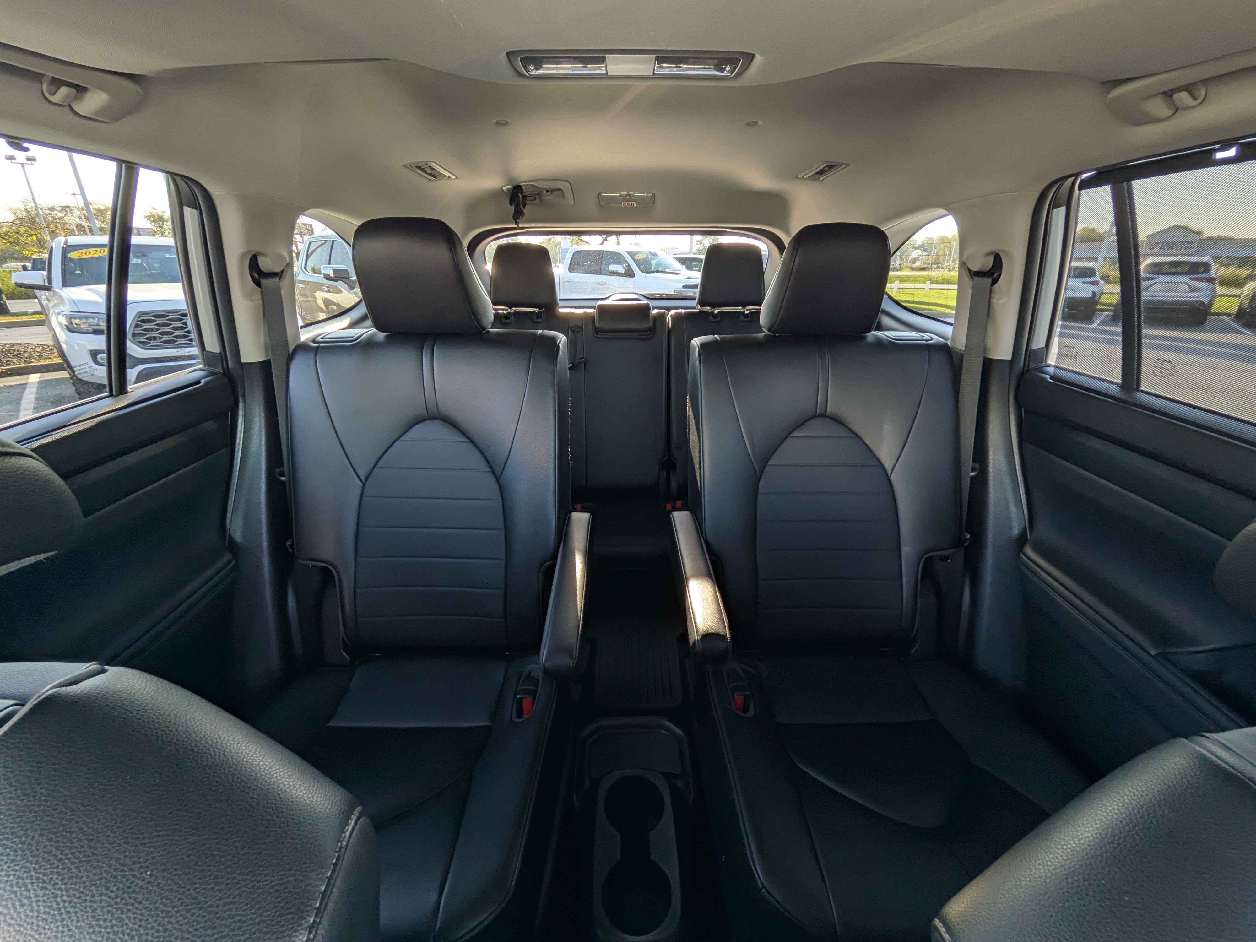 Used 2023 Toyota Highlander XLE AWD/4WD image 22