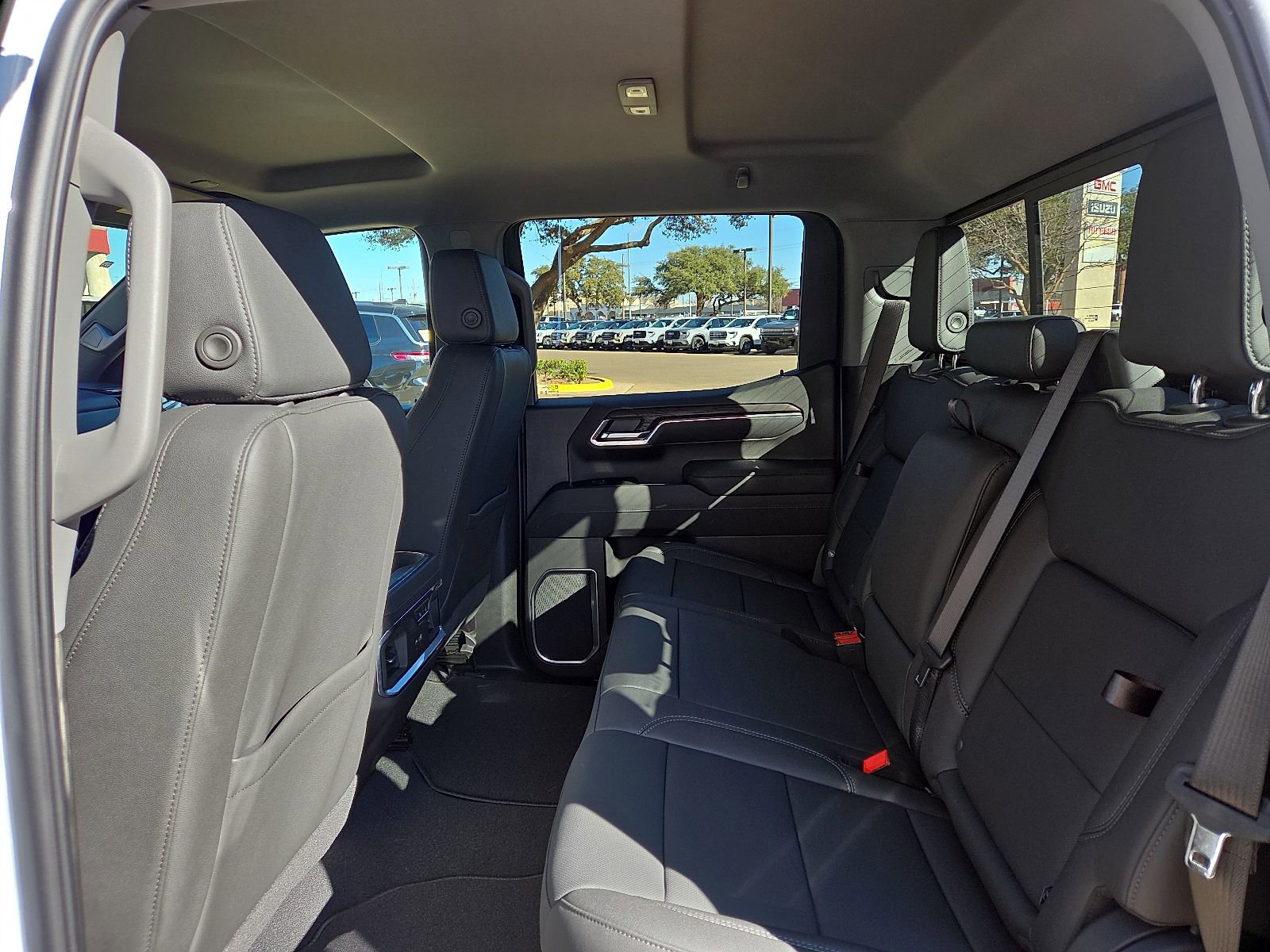 New 2026 GMC Sierra 1500 SLT image 8