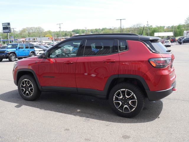Used 2024 Jeep Compass Trailhawk w/ Trailhawk Elite Group AWD/4WD image 8