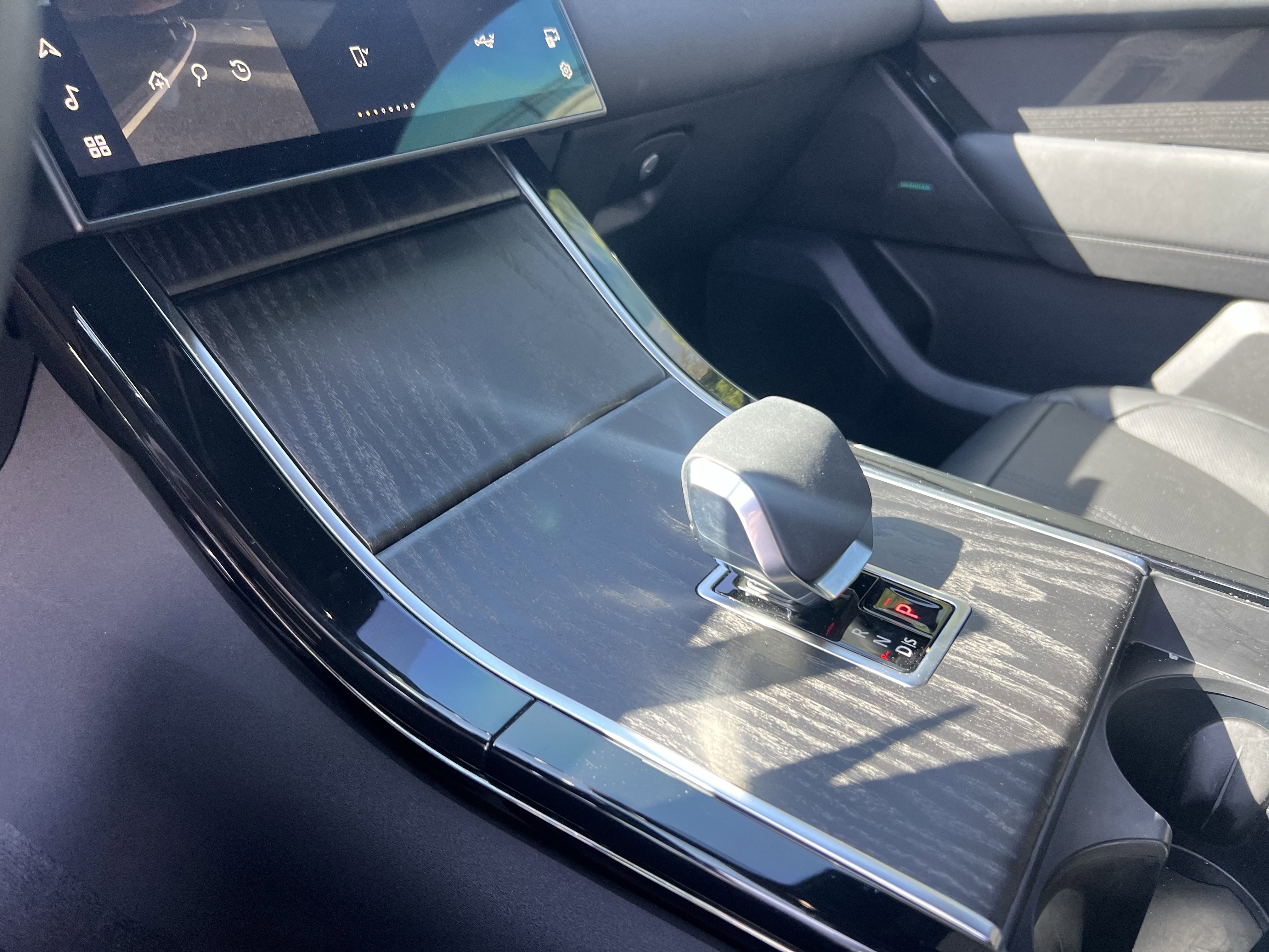 Used 2025 Land Rover Range Rover Velar Dynamic SE AWD/4WD image 24