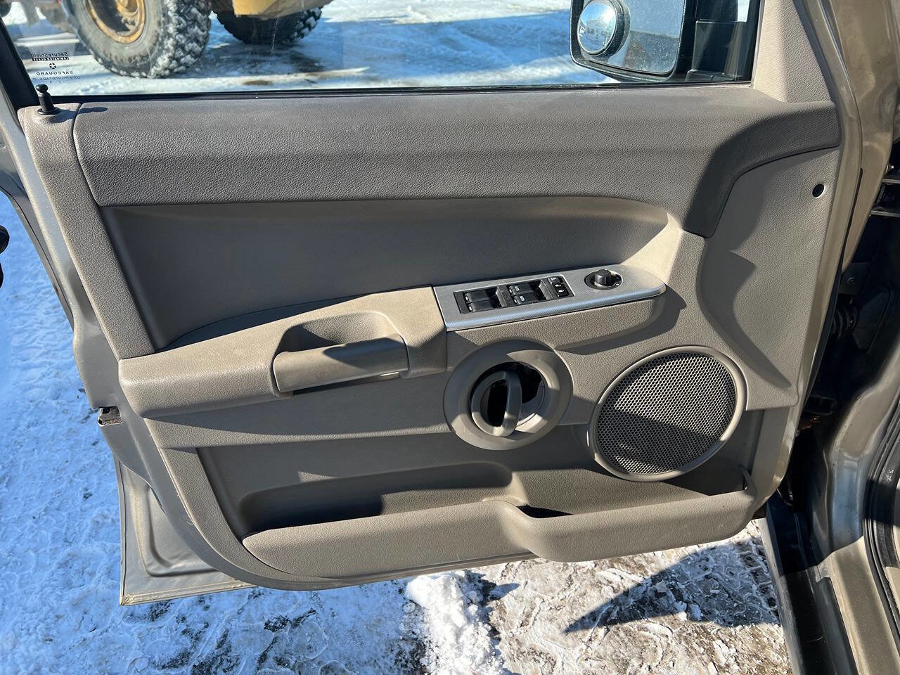 Used 2006 Jeep Commander 4WD w/ Trailer Tow Group IV image 14