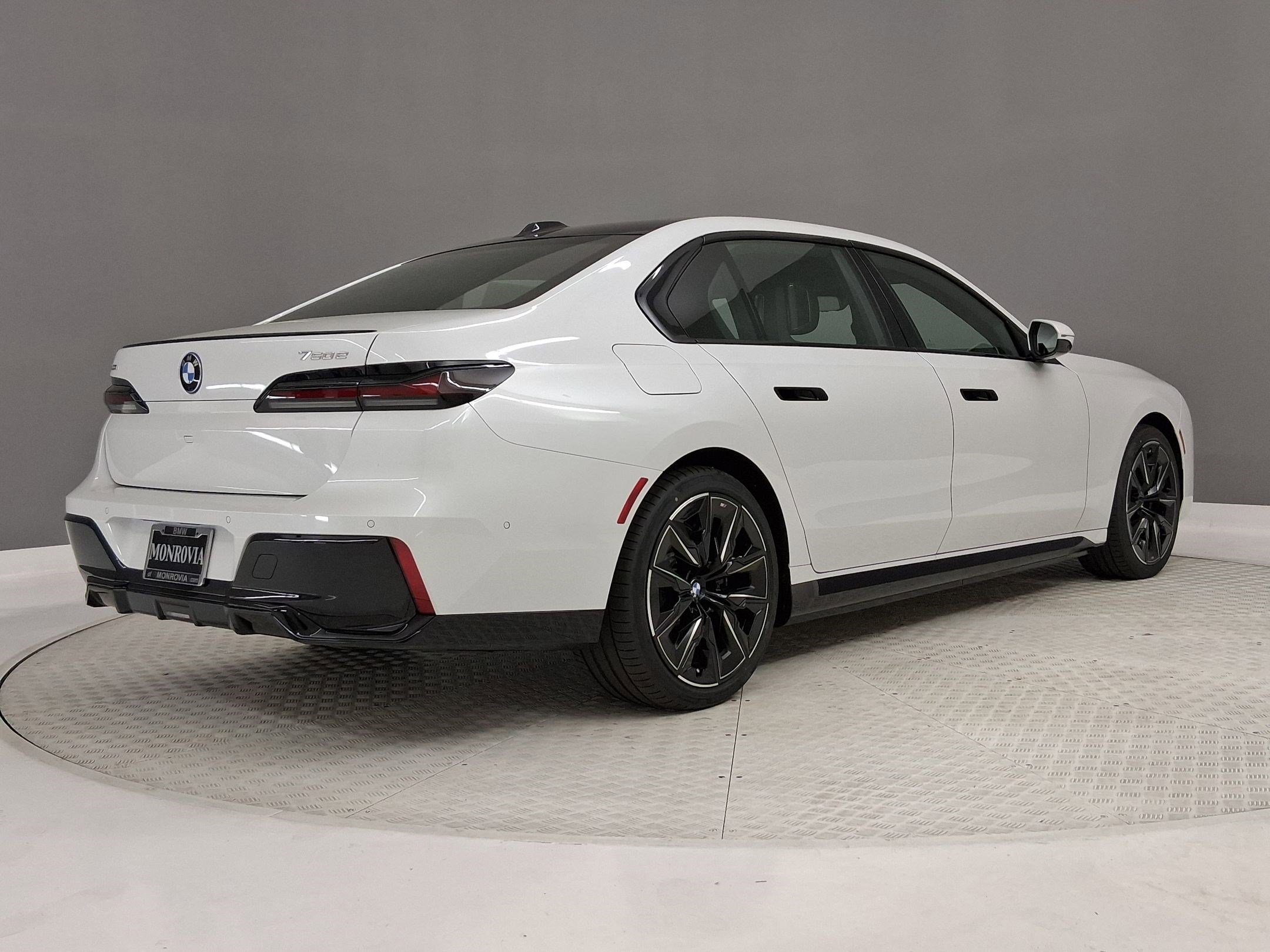 New 2026 BMW 750e xDrive w/ Premium Package AWD/4WD image 7