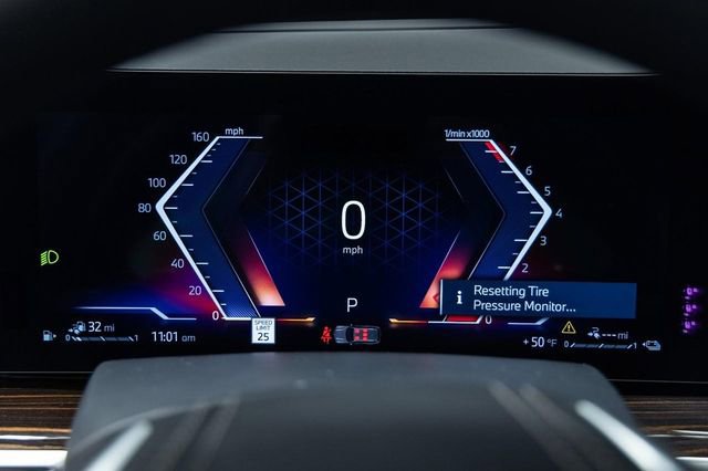 New 2026 BMW X5 xDrive50e image 2