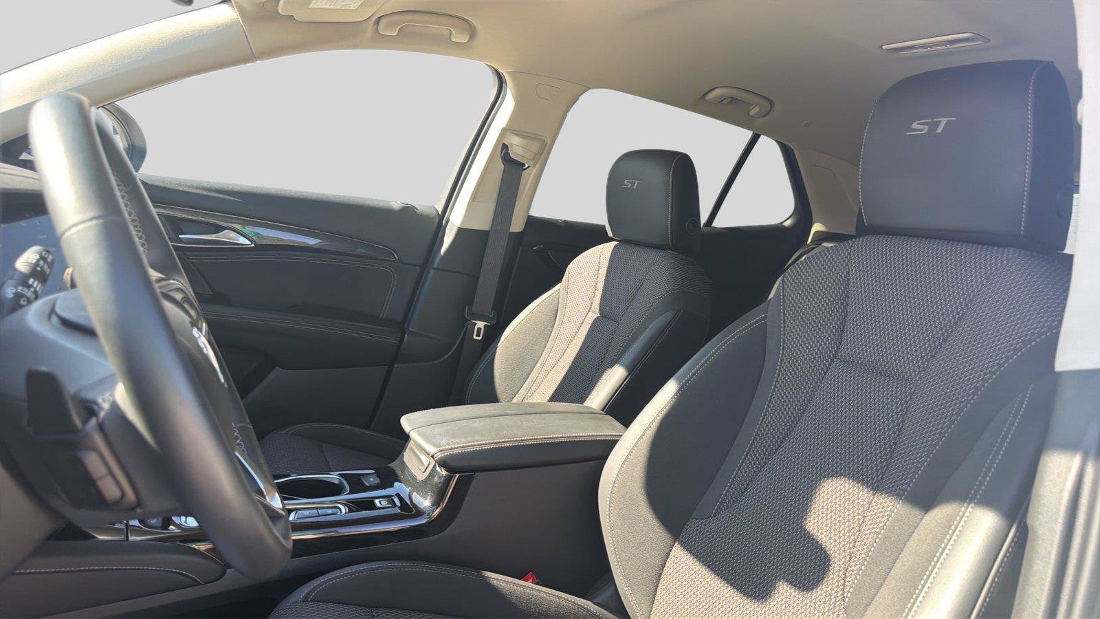 Used 2023 Buick Envision Preferred w/ Sport Touring Package AWD/4WD image 16
