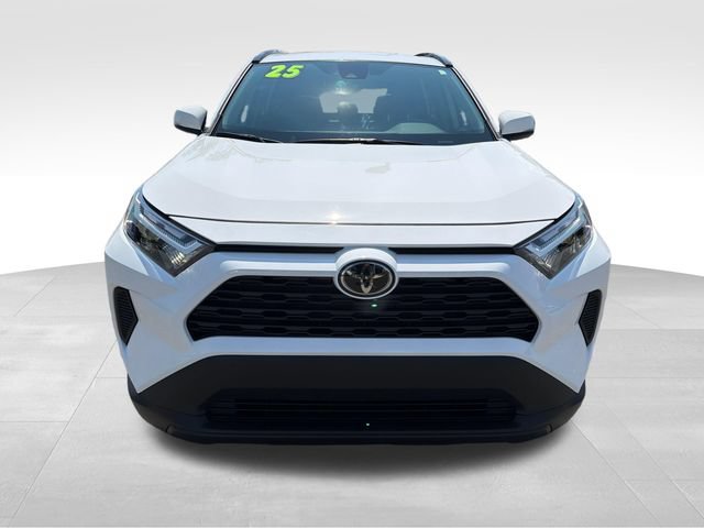 Used 2025 Toyota RAV4 XLE AWD/4WD image 2