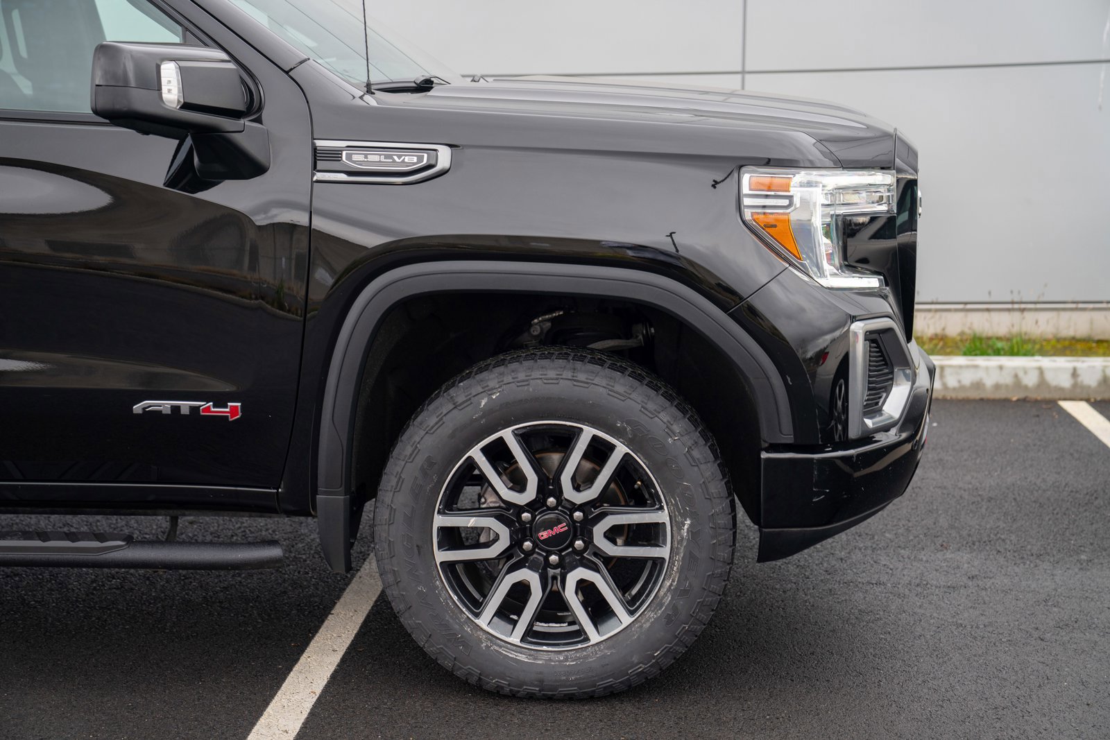 Used 2021 GMC Sierra 1500 AT4 w/ AT4 Premium Package image 9