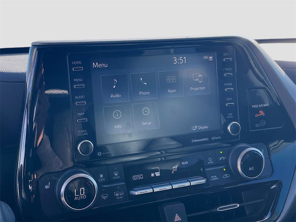 Used 2021 Toyota Highlander XLE image 14