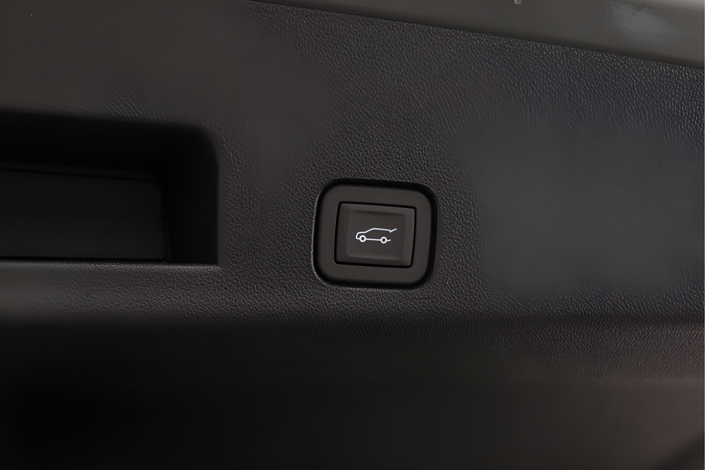 New 2027 Chevrolet Traverse RS w/ LPO, Floor Liner Package AWD/4WD image 35