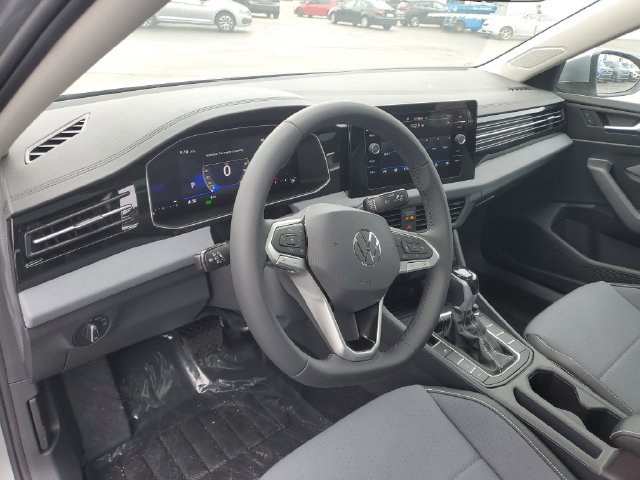 New 2026 Volkswagen Jetta SE FWD image 13