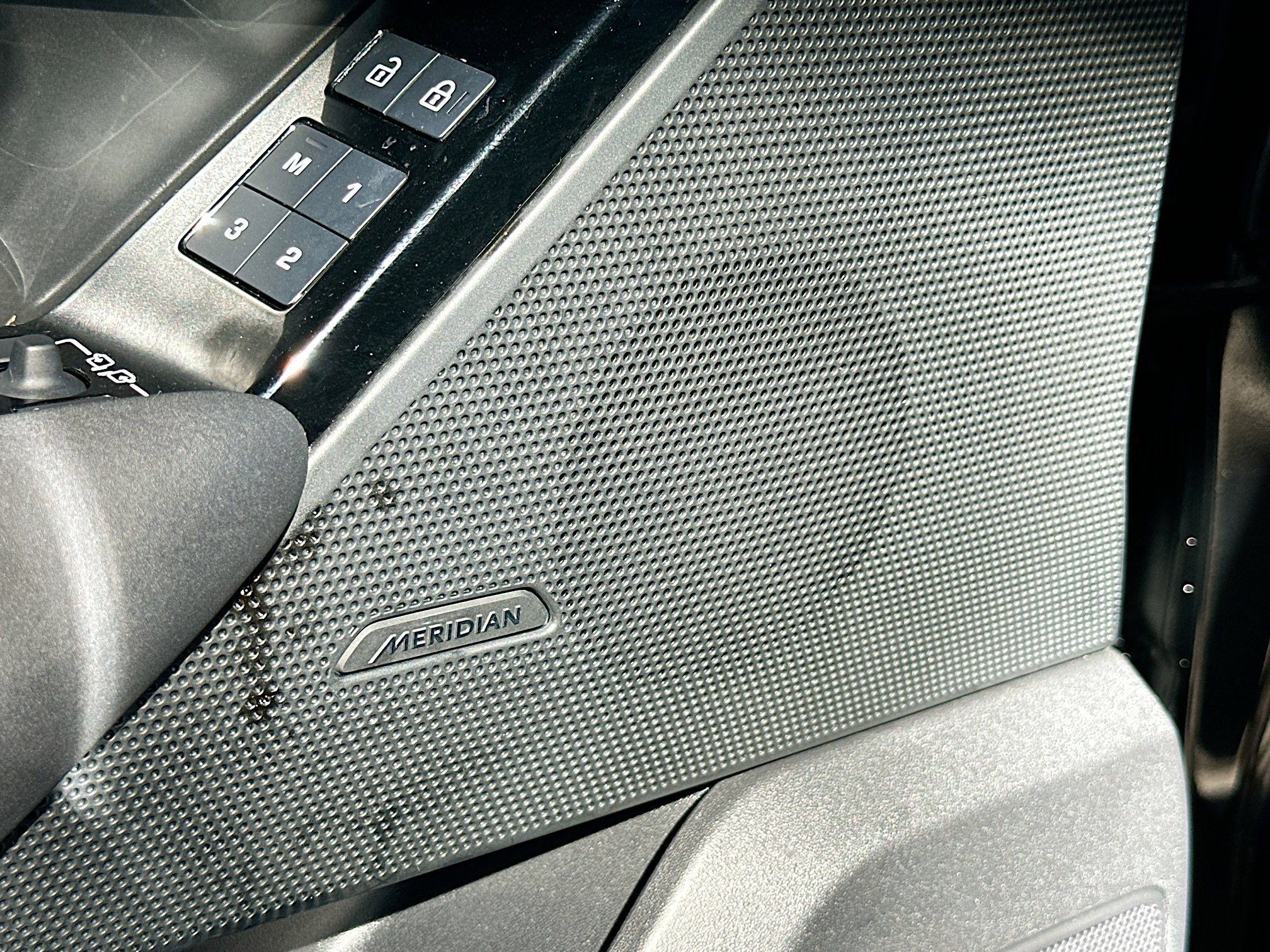 Used 2024 Land Rover Range Rover Velar Dynamic SE image 19