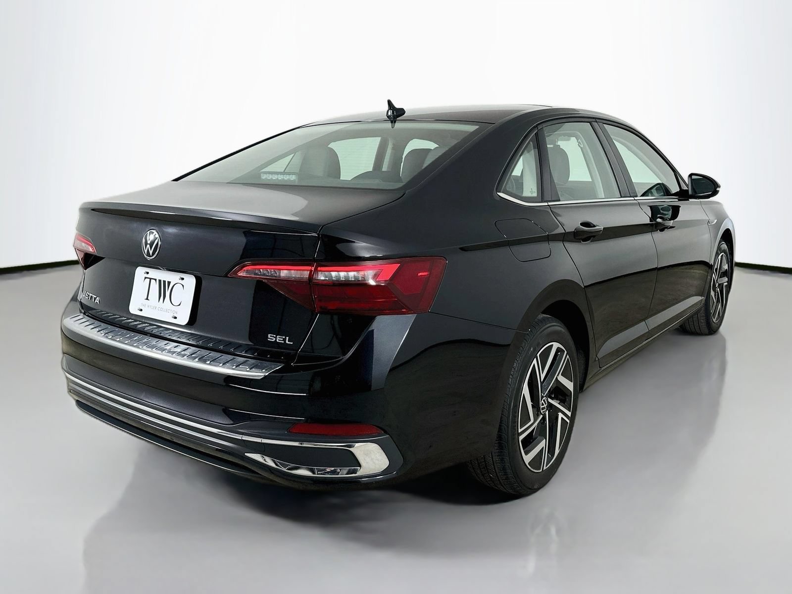 Used 2024 Volkswagen Jetta SEL FWD image 5