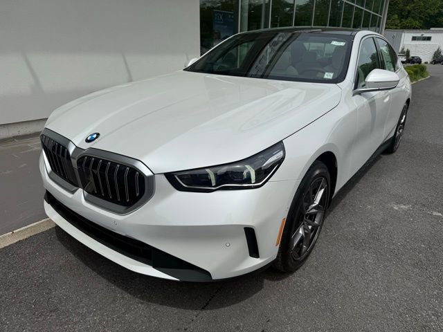 Used 2026 BMW 530i xDrive w/ Executive Package image 3