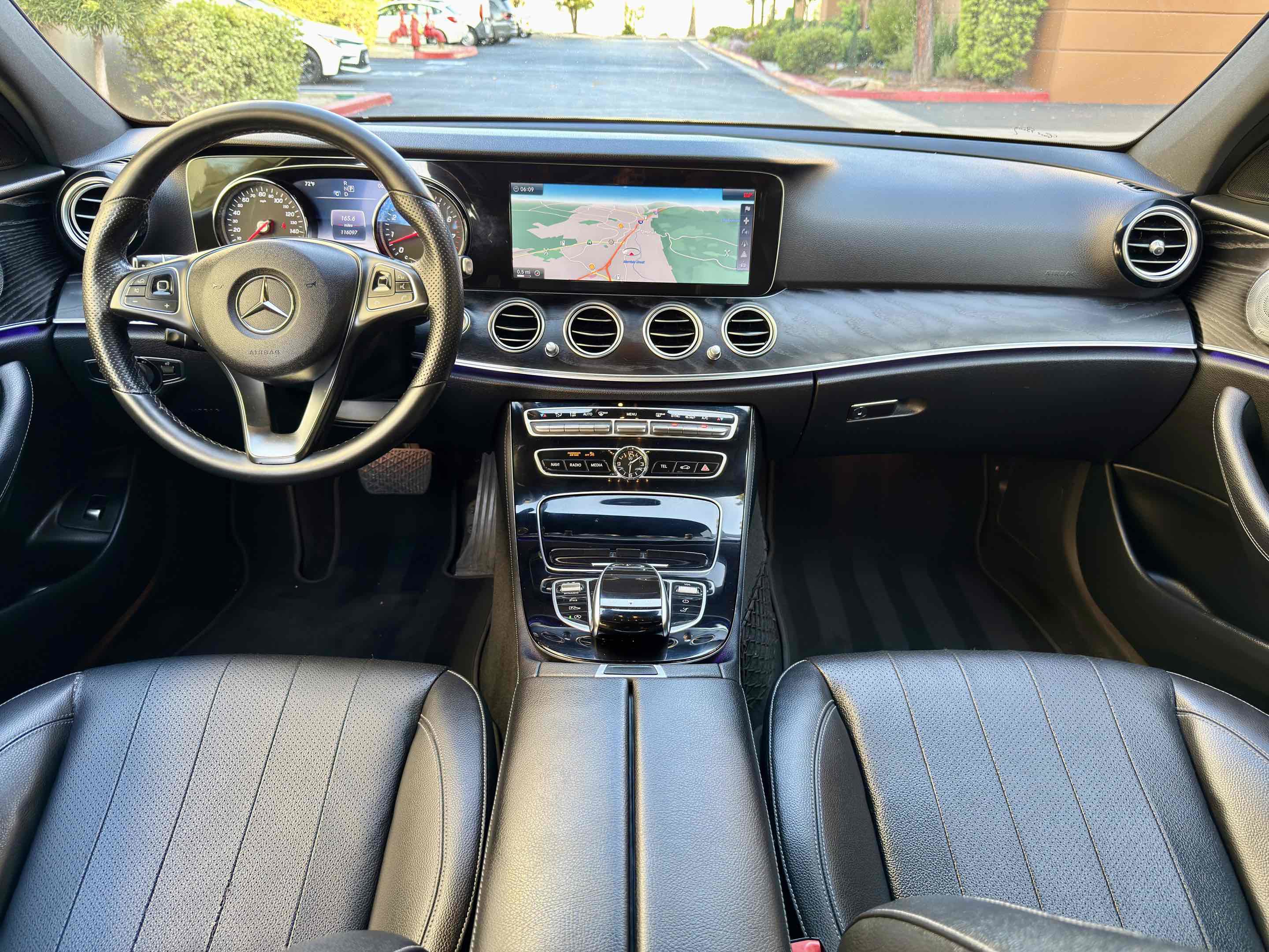 Used 2017 Mercedes-Benz E 400 4MATIC Wagon image 29