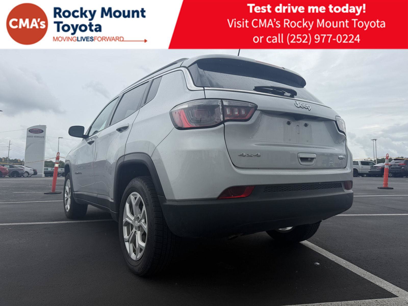 Used 2024 Jeep Compass Latitude AWD/4WD image 5