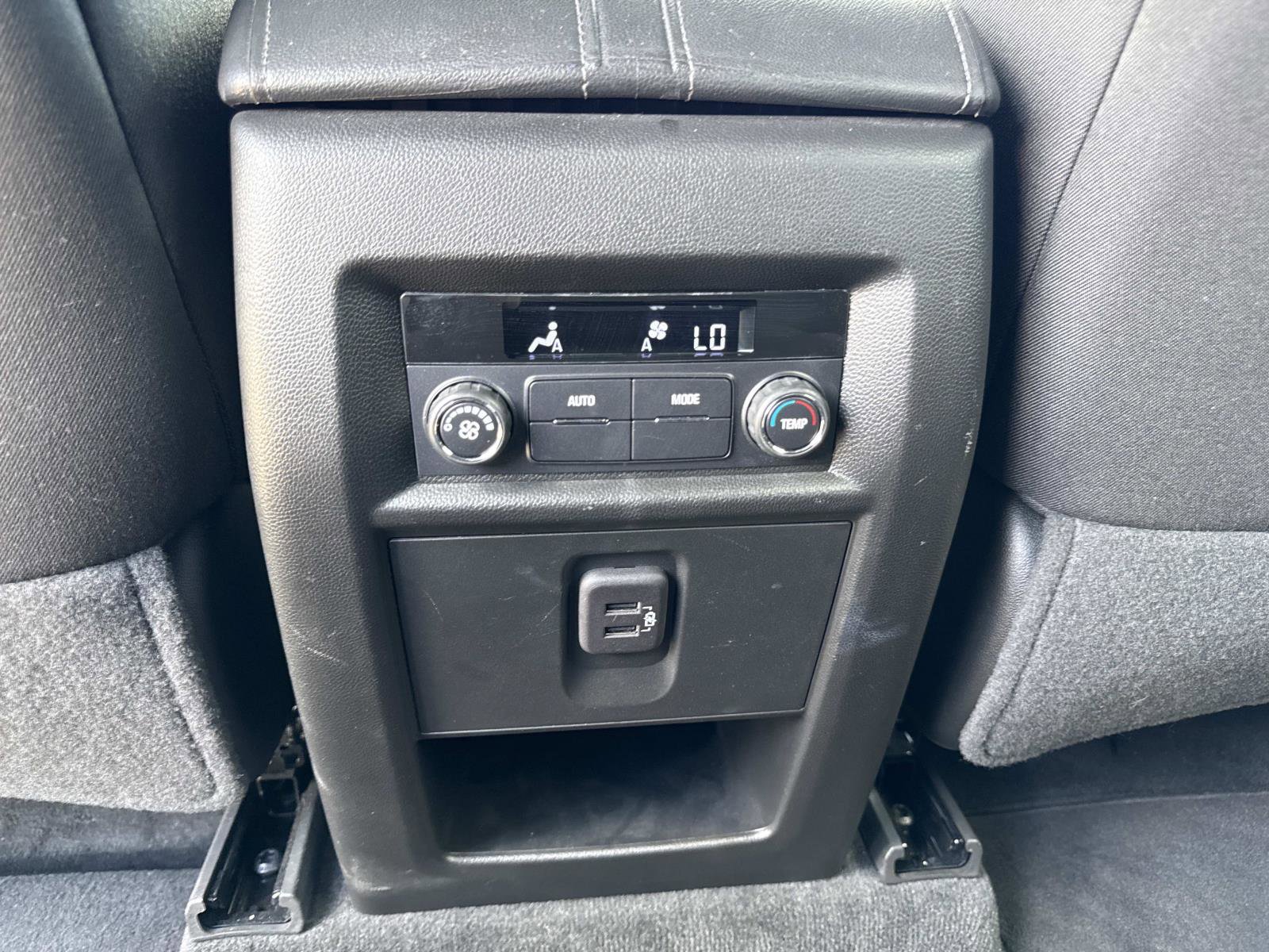 Used 2023 Chevrolet Traverse LT image 31