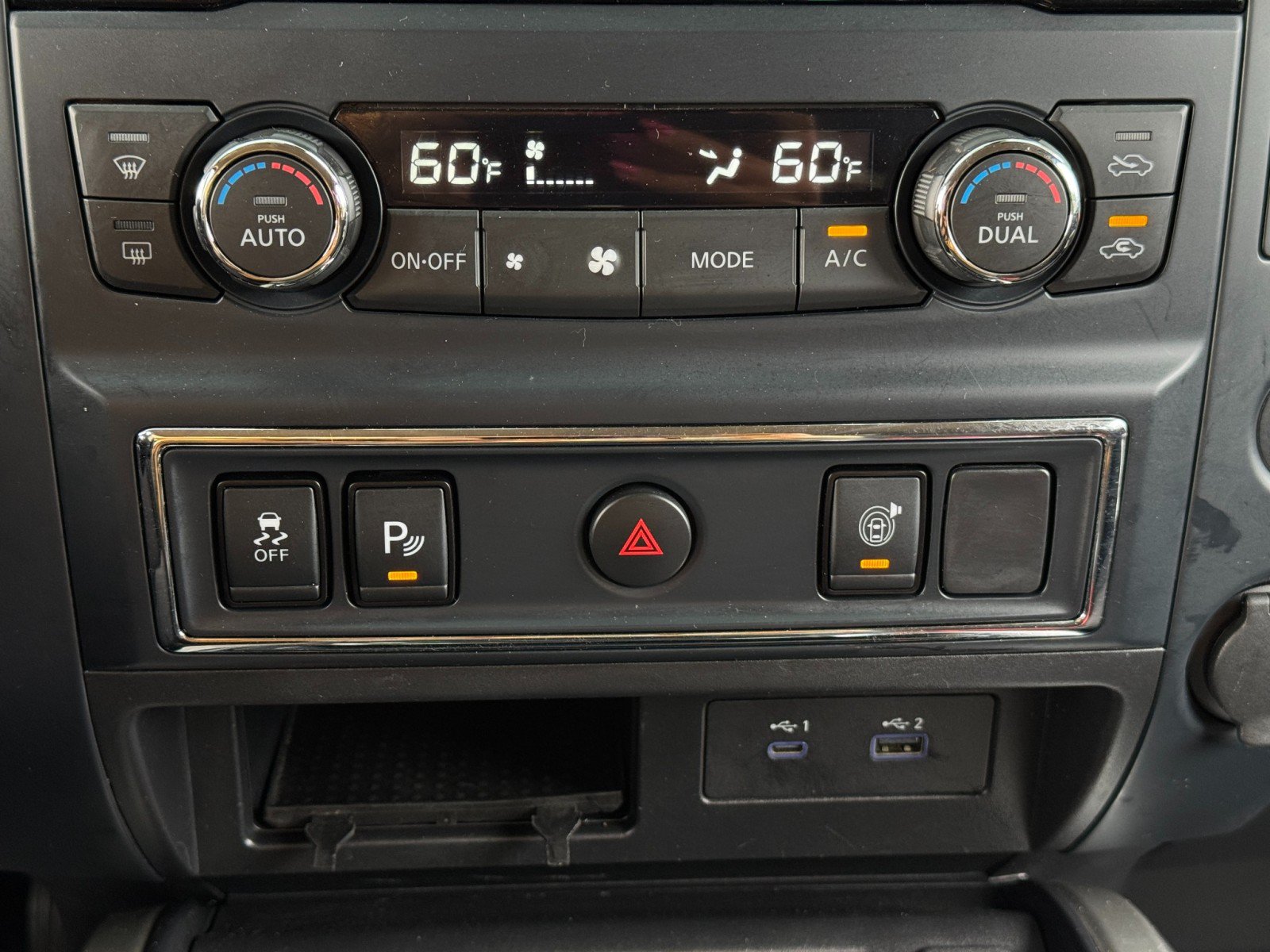 Used 2023 Nissan Titan SV w/ SV Convenience Package RWD image 25
