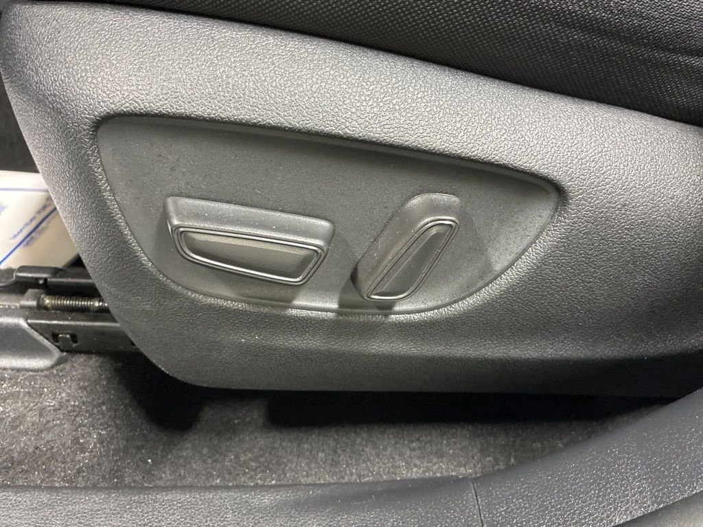 Used 2024 Toyota Highlander LE FWD image 11