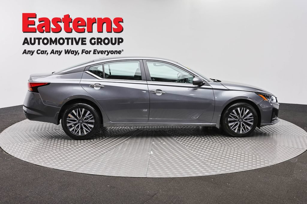 Used 2023 Nissan Altima 2.5 SV AWD/4WD image 4