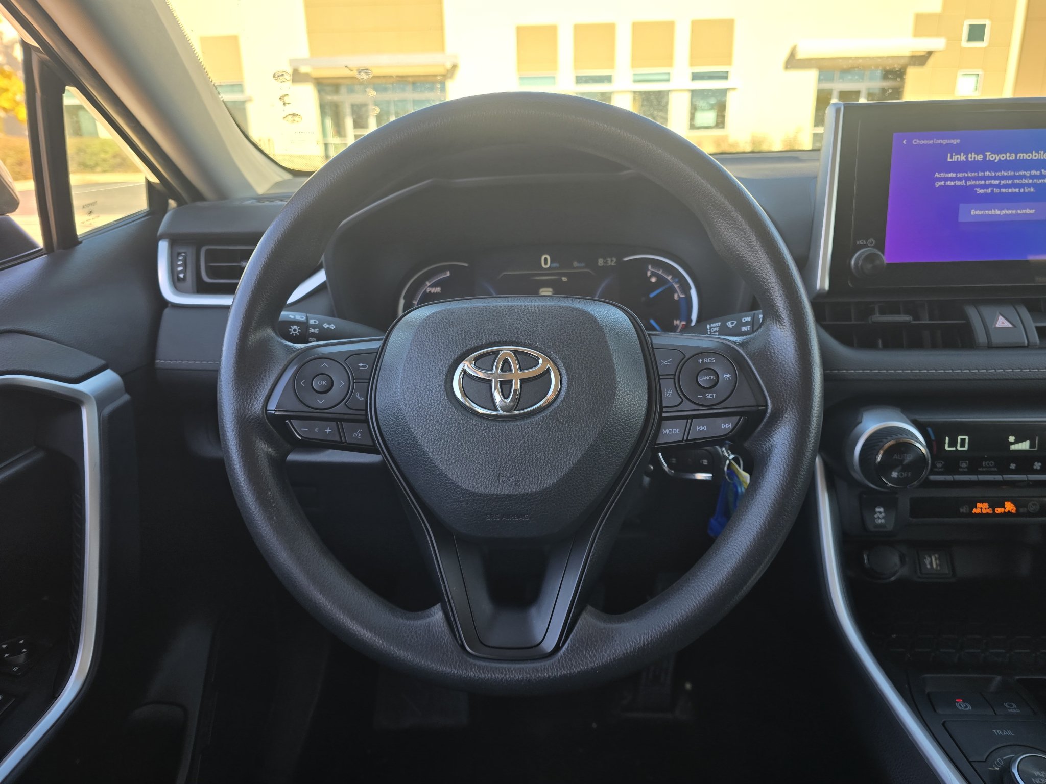 Used 2024 Toyota RAV4 LE AWD/4WD image 28