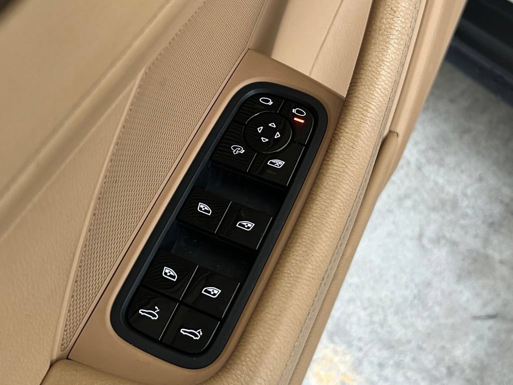 Used 2018 Porsche Panamera w/ Premium Package Plus RWD image 39