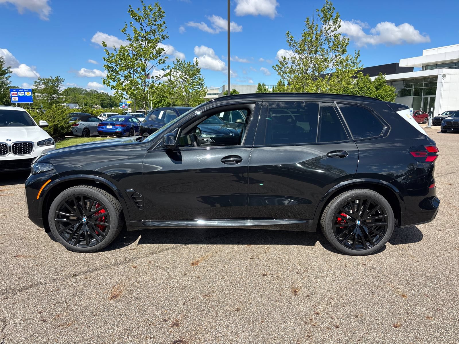New 2026 BMW X5 xDrive40i w/ M Sport Package AWD/4WD image 8