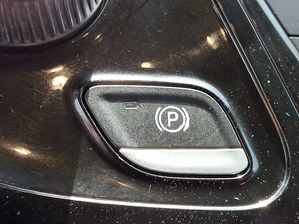 Certified 2023 Chrysler Voyager LX FWD image 25