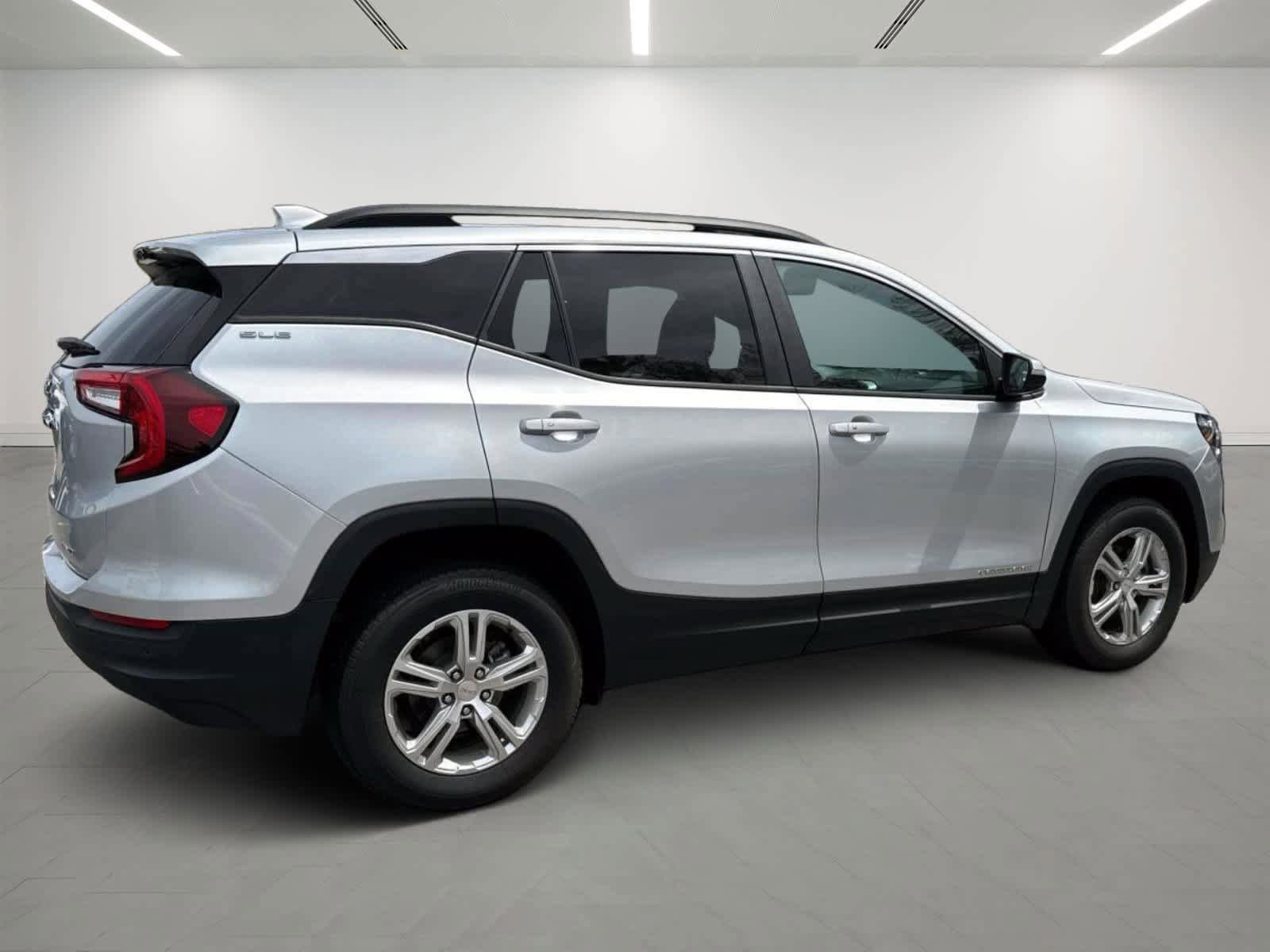 Used 2022 GMC Terrain SLE w/ Driver Convenience Package AWD/4WD image 4