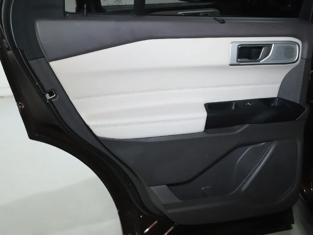Used 2020 Ford Explorer Platinum w/ Premium Technology Package AWD/4WD image 13