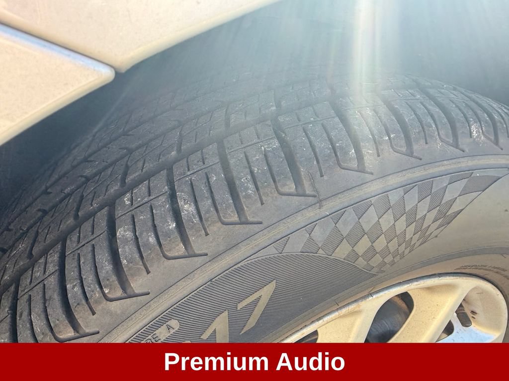Used 2023 Chrysler Pacifica Touring-L FWD image 12