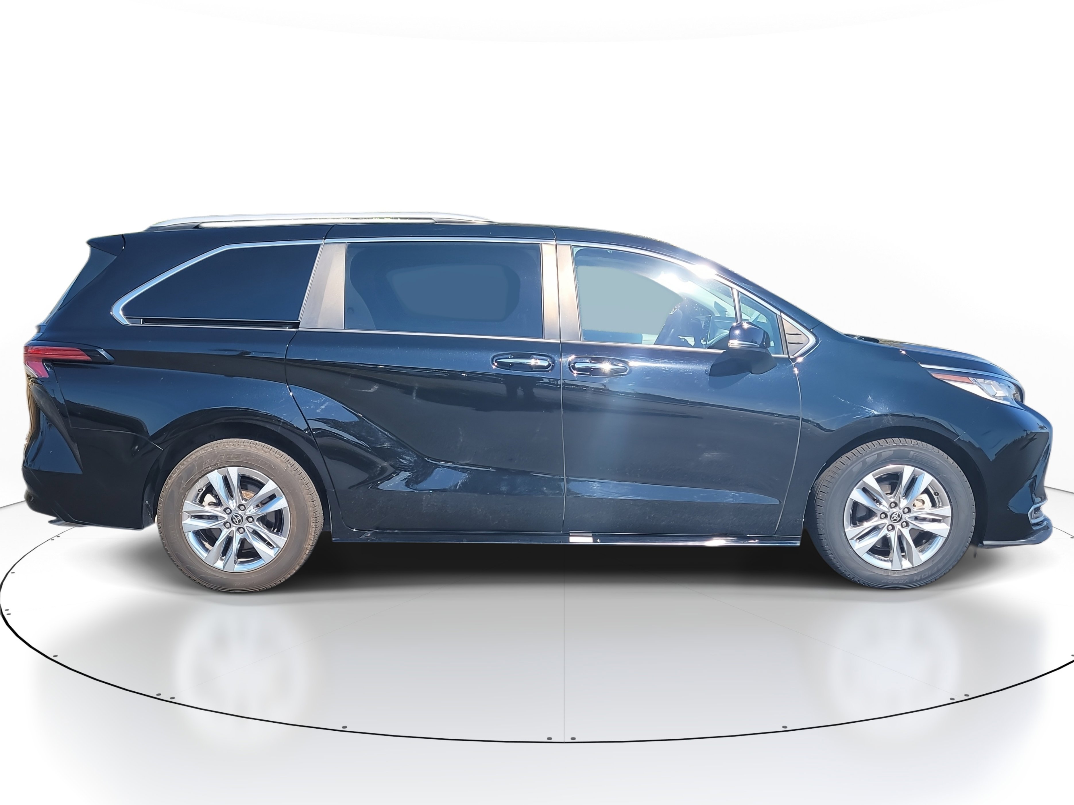 Certified 2023 Toyota Sienna Limited image 7