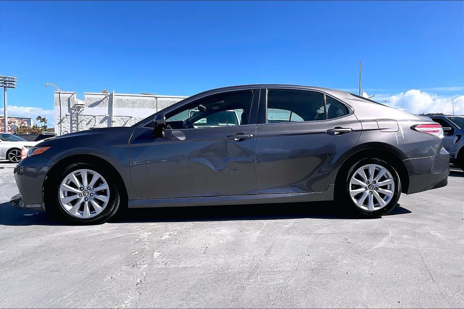 Used 2020 Toyota Camry LE FWD image 3