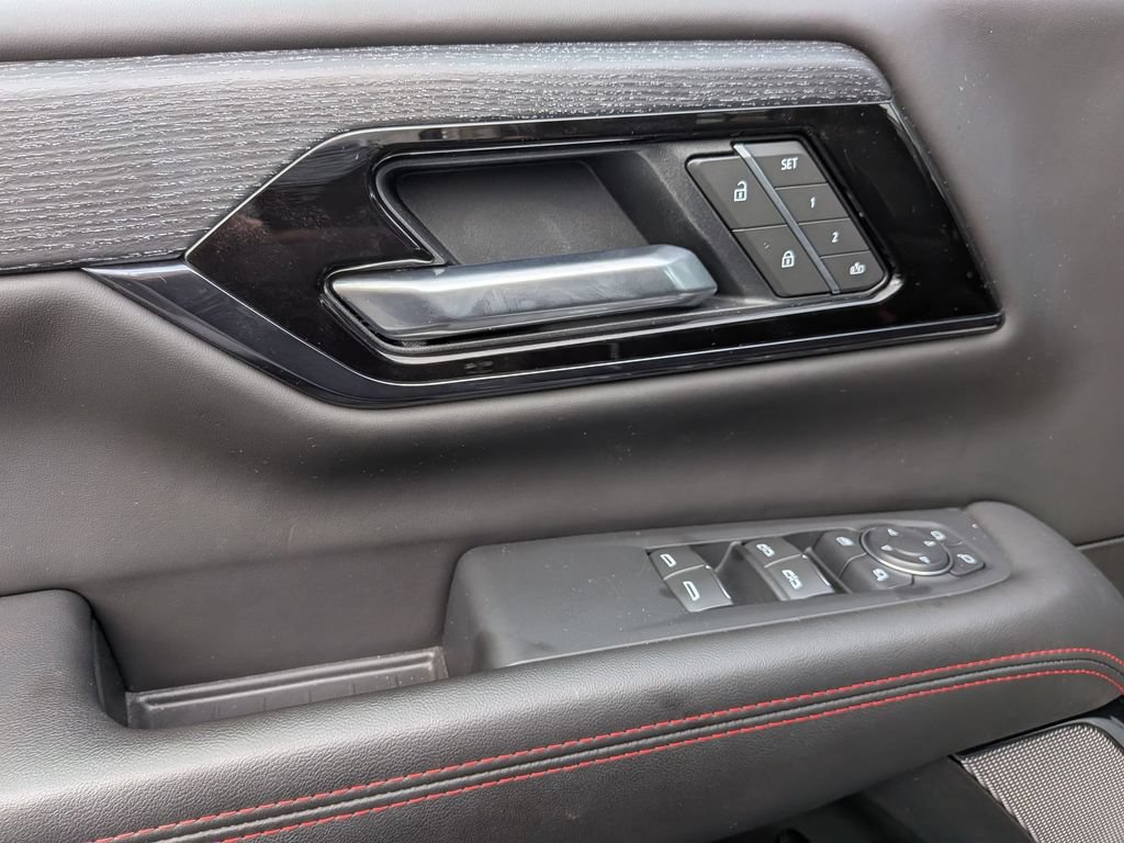 Used 2025 GMC Yukon AT4 Ultimate AWD/4WD image 8