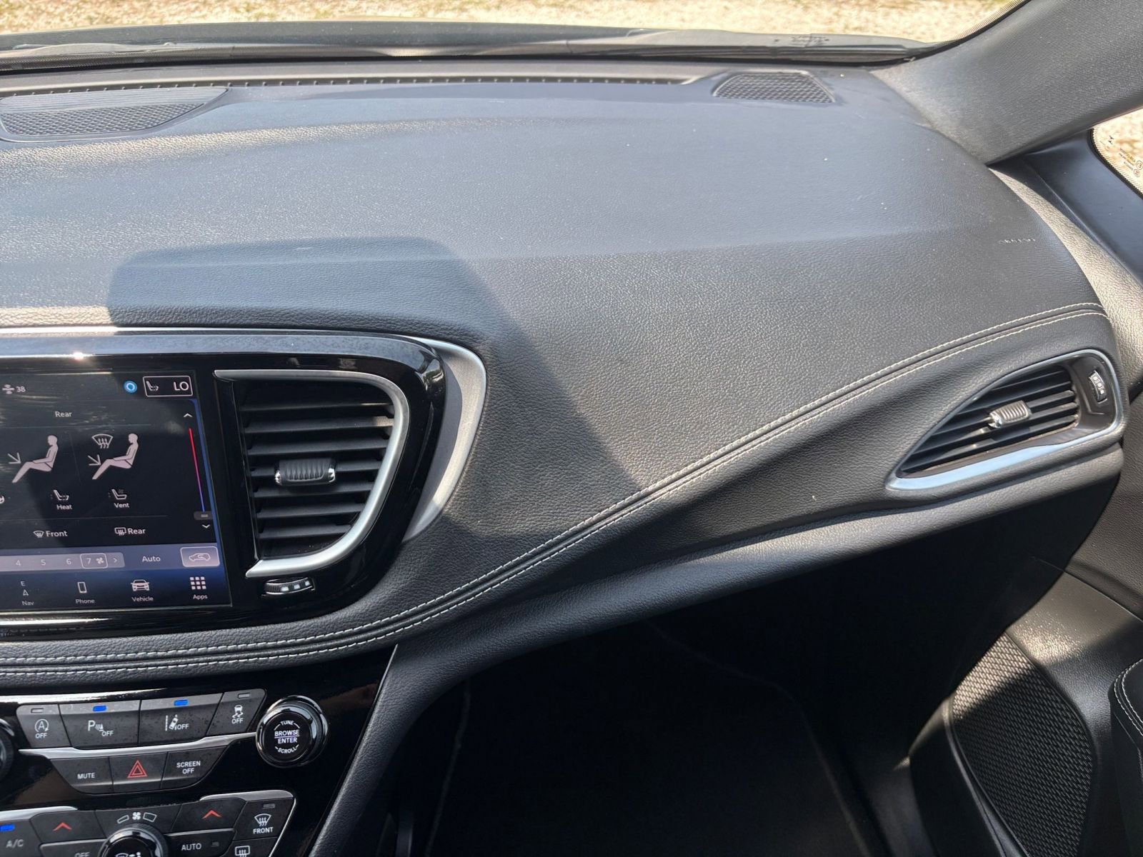 Used 2025 Chrysler Pacifica Limited FWD image 40