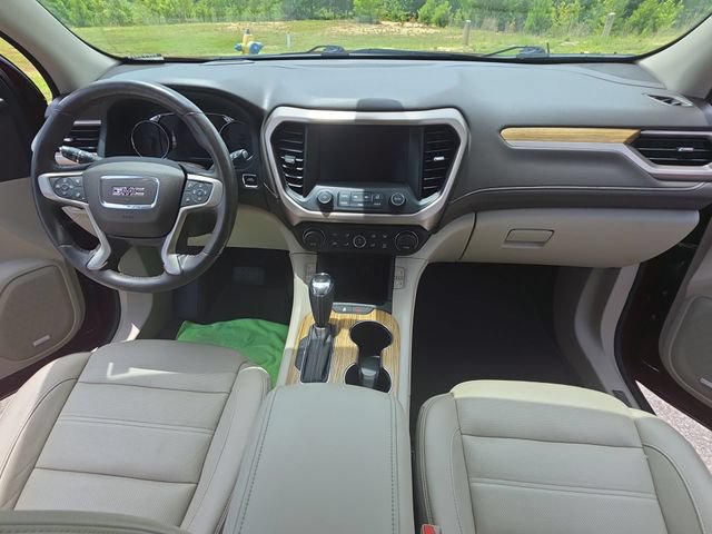 Used 2018 GMC Acadia Denali w/ Technology Package FWD image 10