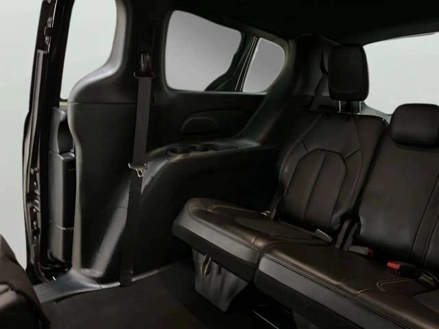 Used 2025 Chrysler Pacifica Select FWD image 66