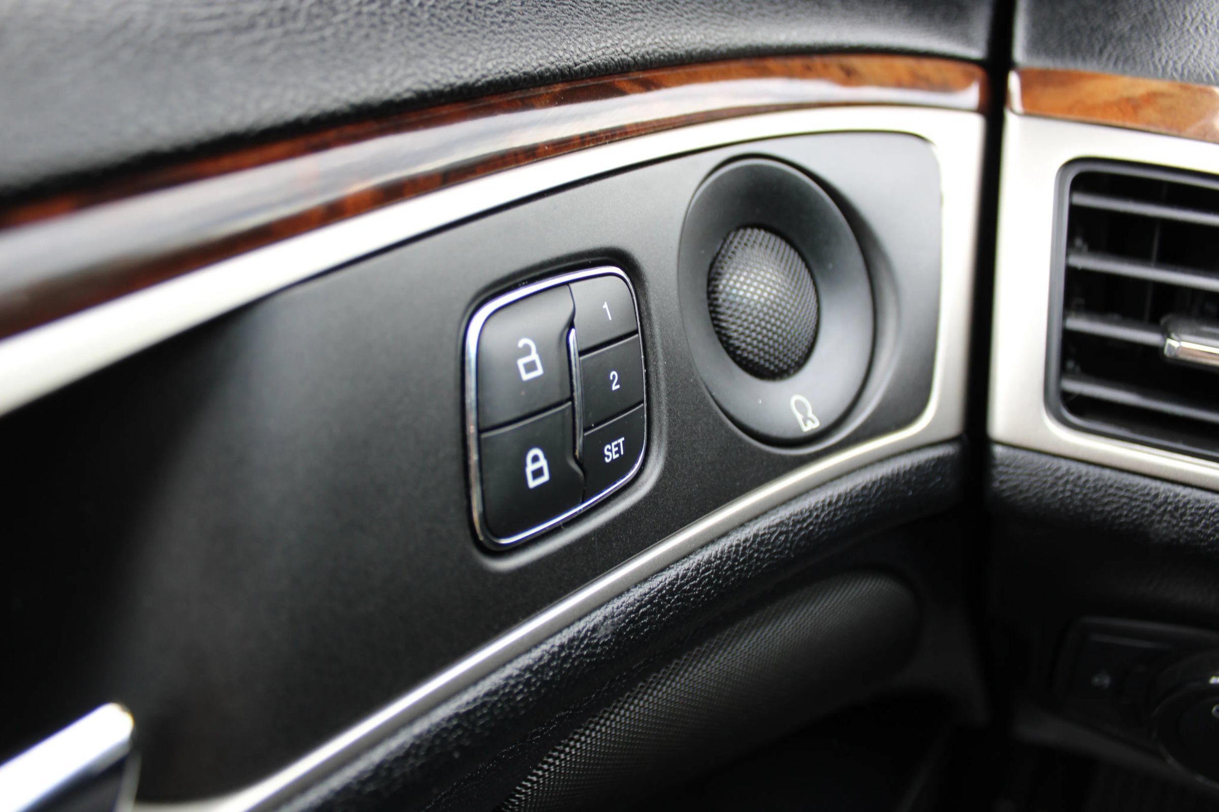 Used 2018 Lincoln MKZ Reserve FWD image 25